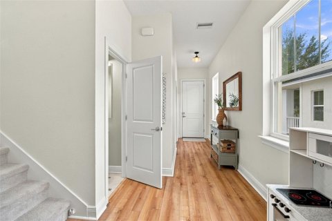 House in Tampa, Florida 3 bedrooms, 183.85 sq.m. № 2403416 - photo 12