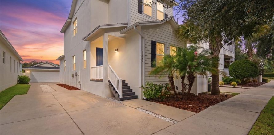 House in Tampa, Florida 3 bedrooms, 183.85 sq.m. № 2403416