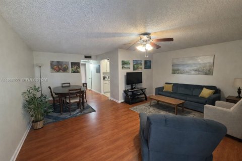 Copropriété à vendre à Pembroke Pines, Floride: 1 chambre, 75.34 m2 № 2030280 - photo 3