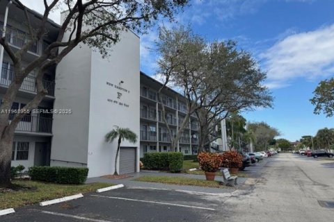 Copropriété à vendre à Pembroke Pines, Floride: 1 chambre, 75.34 m2 № 2030280 - photo 2