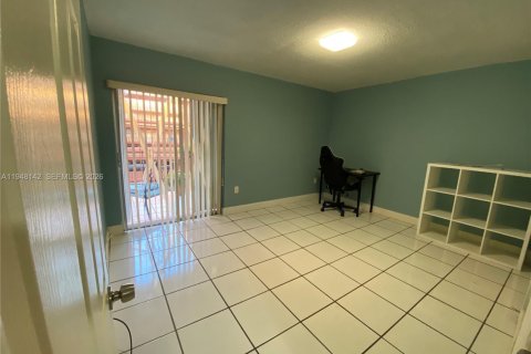 Снять в аренду квартиру в Хайалиа, Флорида 2 спальни, 84.54м2, № 2005338 - фото 7