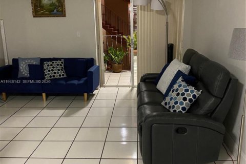 Снять в аренду квартиру в Хайалиа, Флорида 2 спальни, 84.54м2, № 2005338 - фото 4