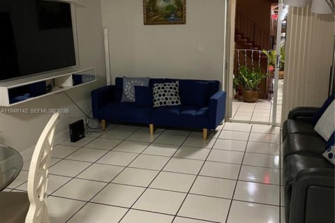 Снять в аренду квартиру в Хайалиа, Флорида 2 спальни, 84.54м2, № 2005338 - фото 2