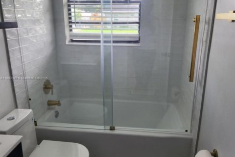 Villa ou maison à louer à Miami, Floride: 4 chambres, 185.8 m2 № 1946714 - photo 18