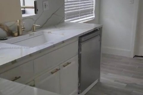 Villa ou maison à louer à Miami, Floride: 4 chambres, 185.8 m2 № 1946714 - photo 7