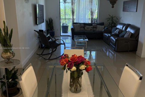 Condo in Miami, Florida, 2 bedrooms  № 1896447 - photo 15