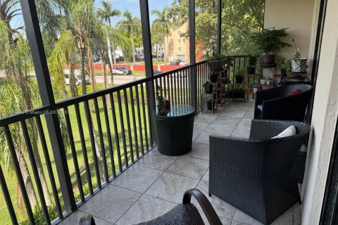 Condo in Miami, Florida, 2 bedrooms  № 1896447 - photo 21