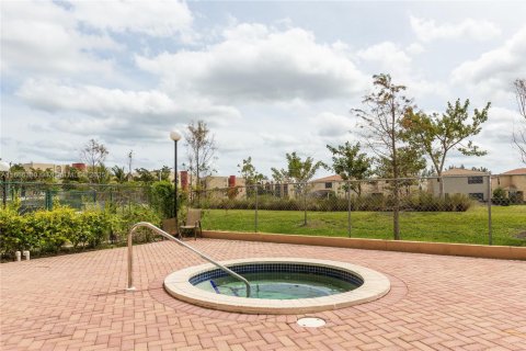 Condo in Miami, Florida, 2 bedrooms  № 1896447 - photo 28