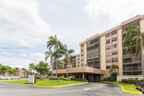Condo in Miami, Florida, 2 bedrooms  № 1896447 - photo 3