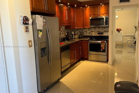 Condo in Miami, Florida, 2 bedrooms  № 1896447 - photo 8