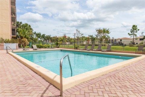 Condo in Miami, Florida, 2 bedrooms  № 1896447 - photo 27