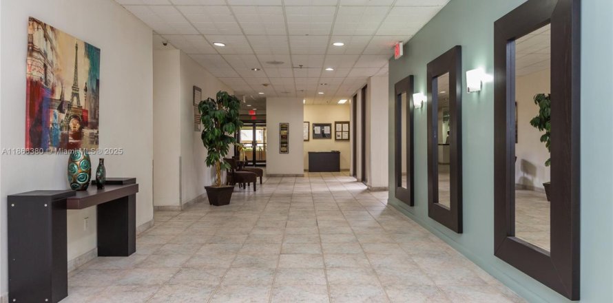 Condo in Miami, Florida, 2 bedrooms  № 1896447