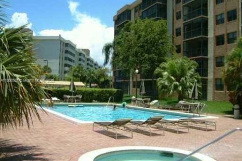 Condo in Miami, Florida, 2 bedrooms  № 1896447 - photo 29