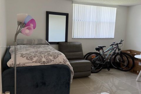 Condo in Miami, Florida, 2 bedrooms  № 1896447 - photo 23