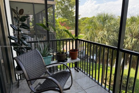 Condo in Miami, Florida, 2 bedrooms  № 1896447 - photo 20