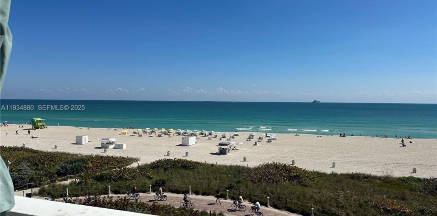 Condominio en Miami Beach, Florida, 1 dormitorio  № 1993043