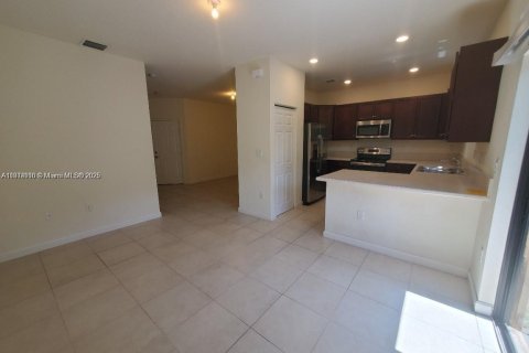 Купить таунхаус в Хомстед, Флорида 3 спальни, 145.39м2, № 2015816 - фото 6