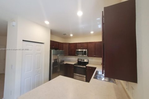 Купить таунхаус в Хомстед, Флорида 3 спальни, 145.39м2, № 2015816 - фото 3