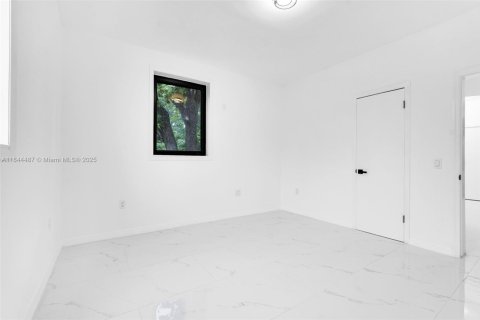 Villa ou maison à louer à Miami, Floride: 5 chambres, 246.75 m2 № 1960300 - photo 17