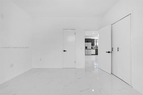 Villa ou maison à louer à Miami, Floride: 5 chambres, 246.75 m2 № 1960300 - photo 18