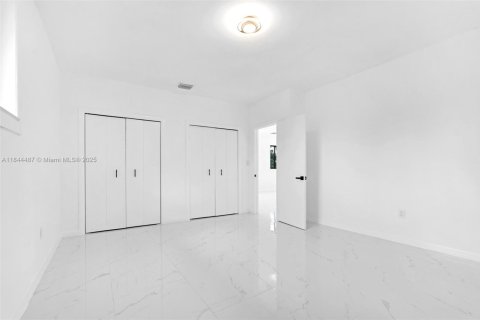 Villa ou maison à louer à Miami, Floride: 5 chambres, 246.75 m2 № 1960300 - photo 22
