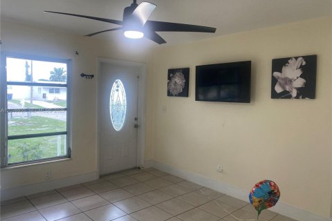 Villa ou maison à vendre à Lehigh Acres, Floride: 2 chambres № 2242914 - photo 7