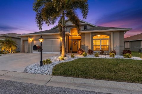 House in Port Charlotte, Florida 2 bedrooms, 171.03 sq.m. № 2342106