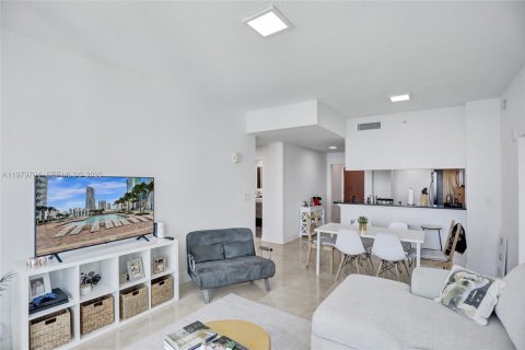 Купить кондоминиум в Майами, Флорида 3 спальни, 130.99м2, № 2047466 - фото 11