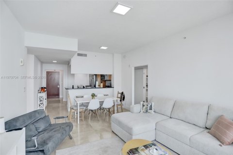 Купить кондоминиум в Майами, Флорида 3 спальни, 130.99м2, № 2047466 - фото 10