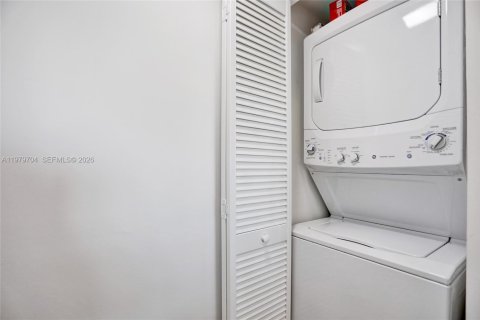 Купить кондоминиум в Майами, Флорида 3 спальни, 130.99м2, № 2047466 - фото 18