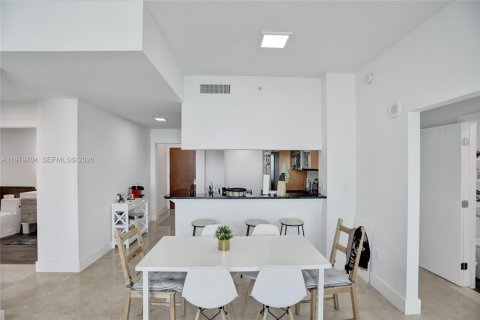 Купить кондоминиум в Майами, Флорида 3 спальни, 130.99м2, № 2047466 - фото 13