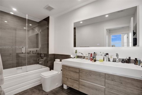 Купить кондоминиум в Майами, Флорида 3 спальни, 130.99м2, № 2047466 - фото 20