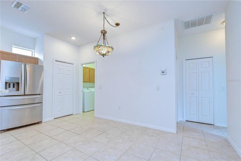 House in Land O' Lakes, Florida 3 bedrooms, 152.73 sq.m. № 2198377 - photo 10