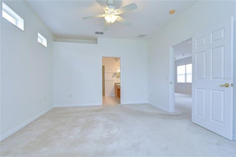 House in Land O' Lakes, Florida 3 bedrooms, 152.73 sq.m. № 2198377 - photo 12