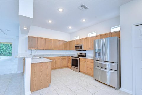 House in Land O' Lakes, Florida 3 bedrooms, 152.73 sq.m. № 2198377 - photo 9