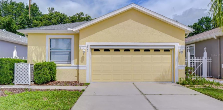 House in Land O' Lakes, Florida 3 bedrooms, 152.73 sq.m. № 2198377