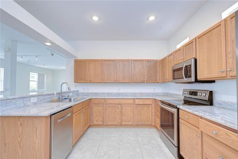 House in Land O' Lakes, Florida 3 bedrooms, 152.73 sq.m. № 2198377 - photo 8