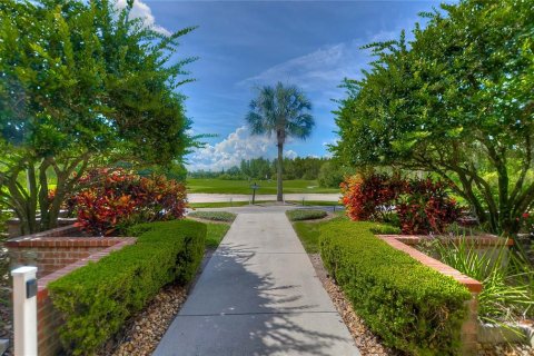 House in Land O' Lakes, Florida 3 bedrooms, 152.73 sq.m. № 2198377 - photo 28