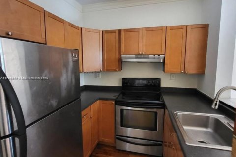 Condo in Miami Beach, Florida, 1 bedroom  № 2015937 - photo 4