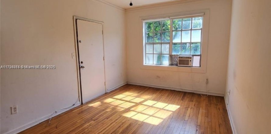 Condo in Miami Beach, Florida, 1 bedroom  № 2015937