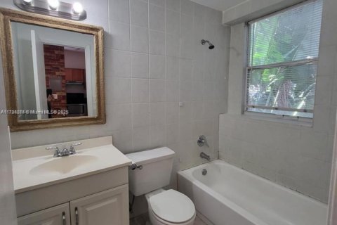 Condo in Miami Beach, Florida, 1 bedroom  № 2015937 - photo 6