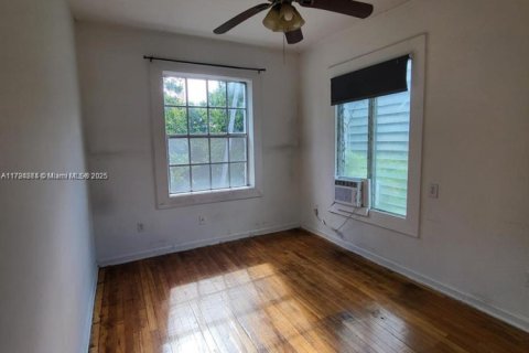 Condo in Miami Beach, Florida, 1 bedroom  № 2015937 - photo 2