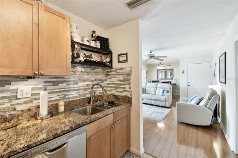 Condo in Saint Petersburg, Florida, 1 bedroom  № 1800593 - photo 10