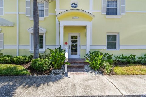 Condo in Saint Petersburg, Florida, 1 bedroom  № 1800593 - photo 2