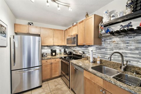 Condo in Saint Petersburg, Florida, 1 bedroom  № 1800593 - photo 8