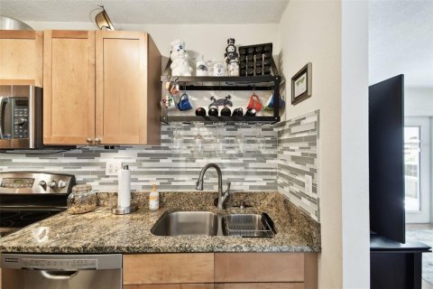 Condo in Saint Petersburg, Florida, 1 bedroom  № 1800593 - photo 11