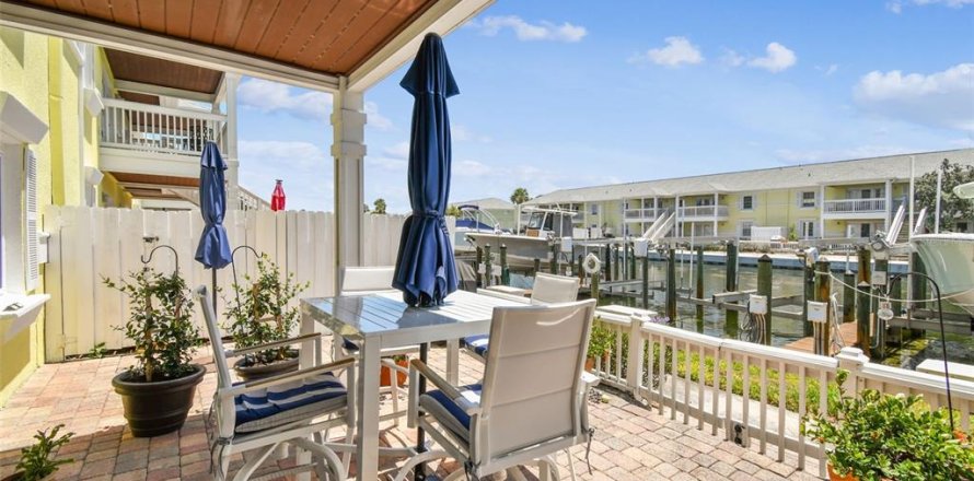 Condo in Saint Petersburg, Florida, 1 bedroom № 1800593