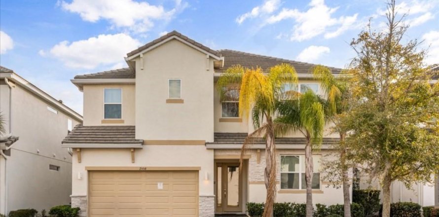 House in Kissimmee, Florida 12 bedrooms, 442.4 sq.m. № 2200695