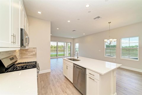 House in Zephyrhills, Florida 3 bedrooms, 142.51 sq.m. № 2137734 - photo 15