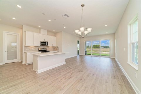House in Zephyrhills, Florida 3 bedrooms, 142.51 sq.m. № 2137734 - photo 18